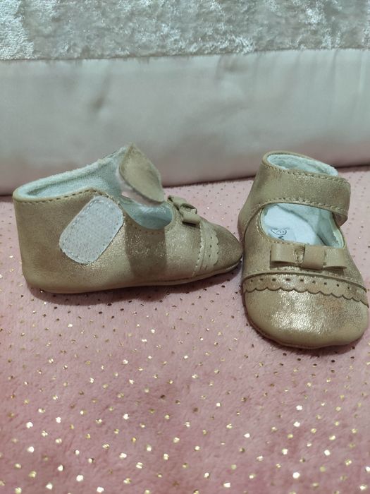 Sapatinhos dourados lindos