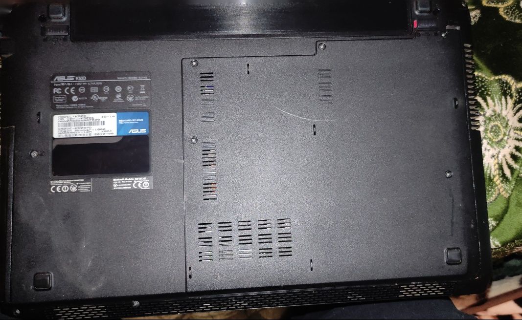 Asus K52DE на запчастини Работает,( не работают динамики АКБ и Дисково
