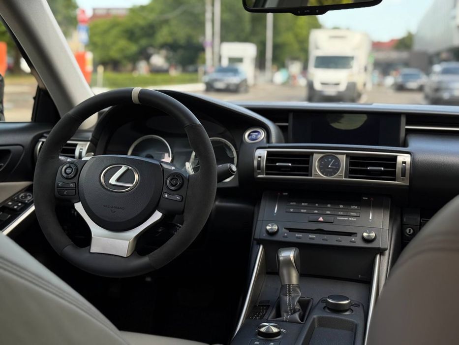 Lexus IS 300h 2016