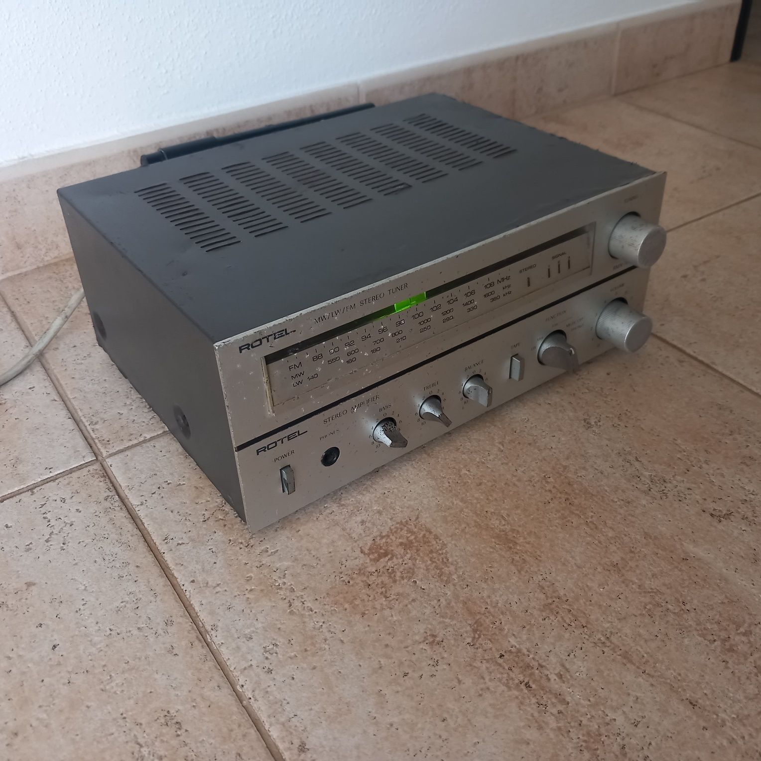 Rotel stereo receiver/Amplificador