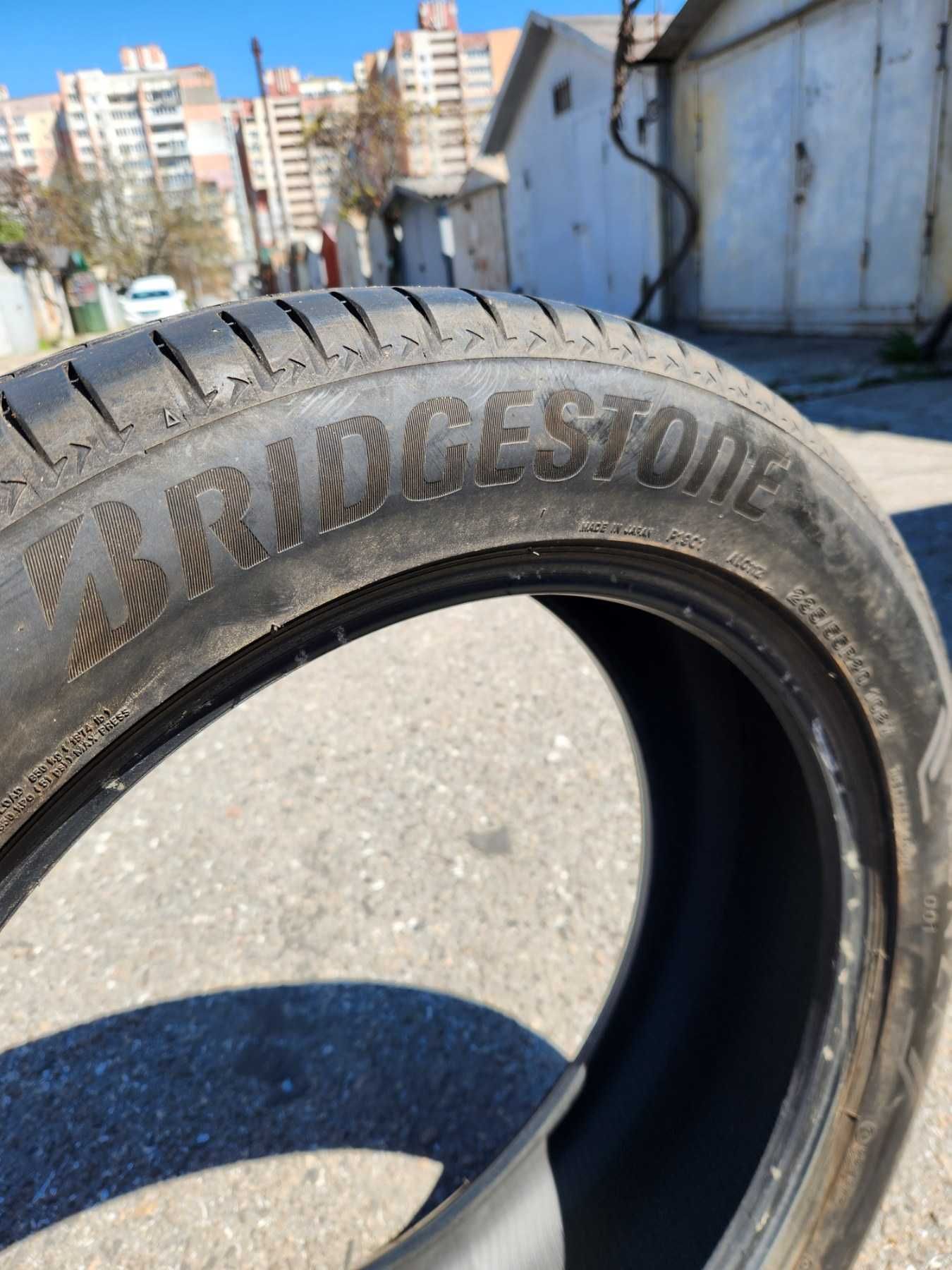 Летние шины Bridgestone Alenza 235/55/20 в отличном состоянии