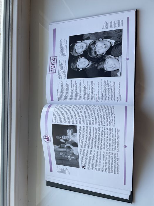 Книга-альбом «Золотий ювілей правління королеви Єлизавети ІІ»