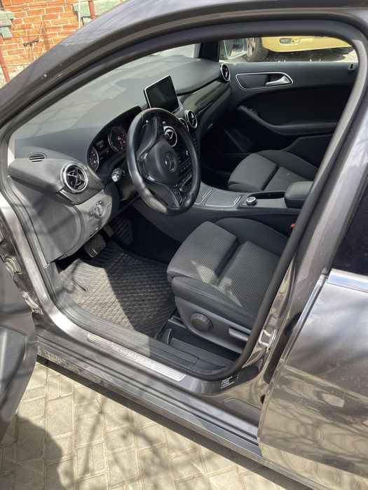 Електрокар Мерседес  В250е