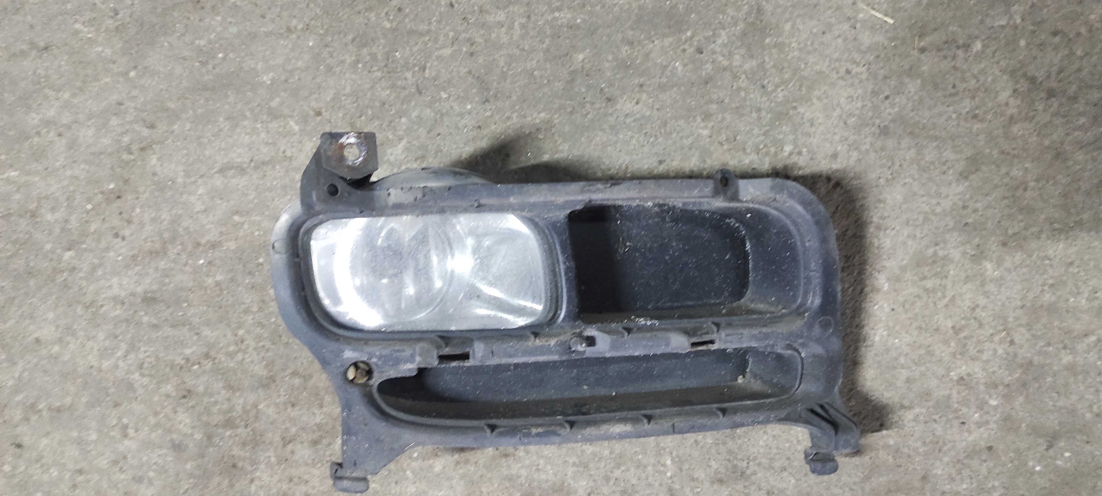 halogen z ramką avensis T25