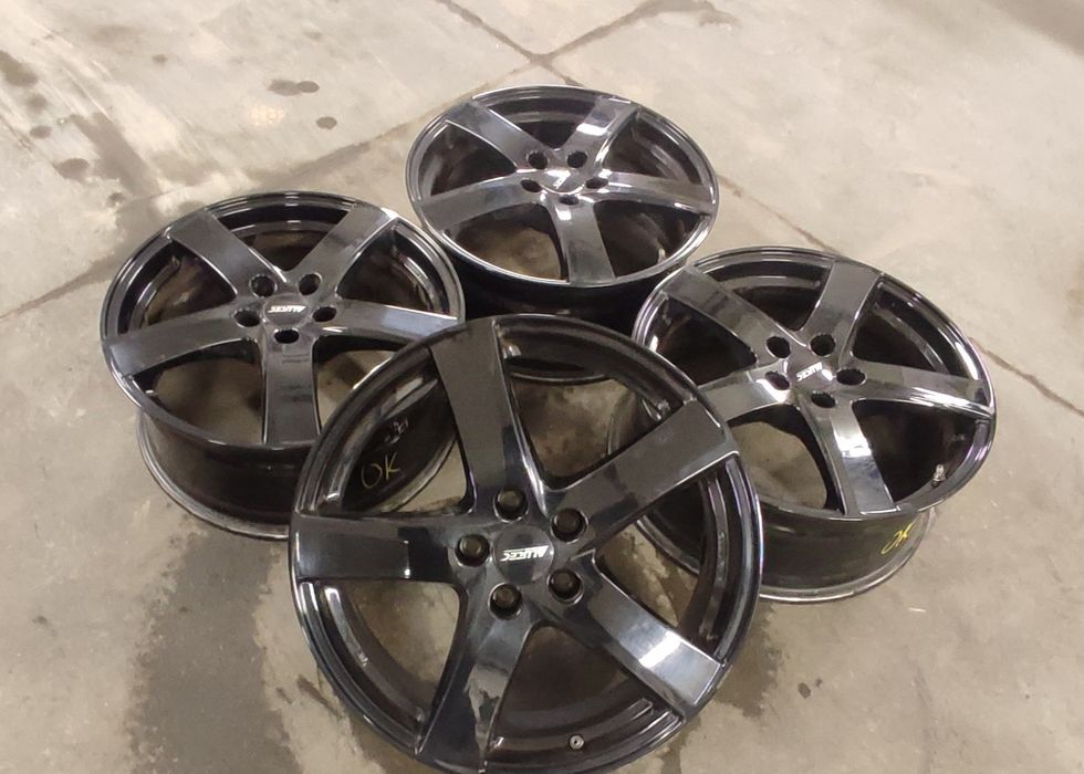 18 5x112  VW Audi komplet felg aluminiowych czarne piękne