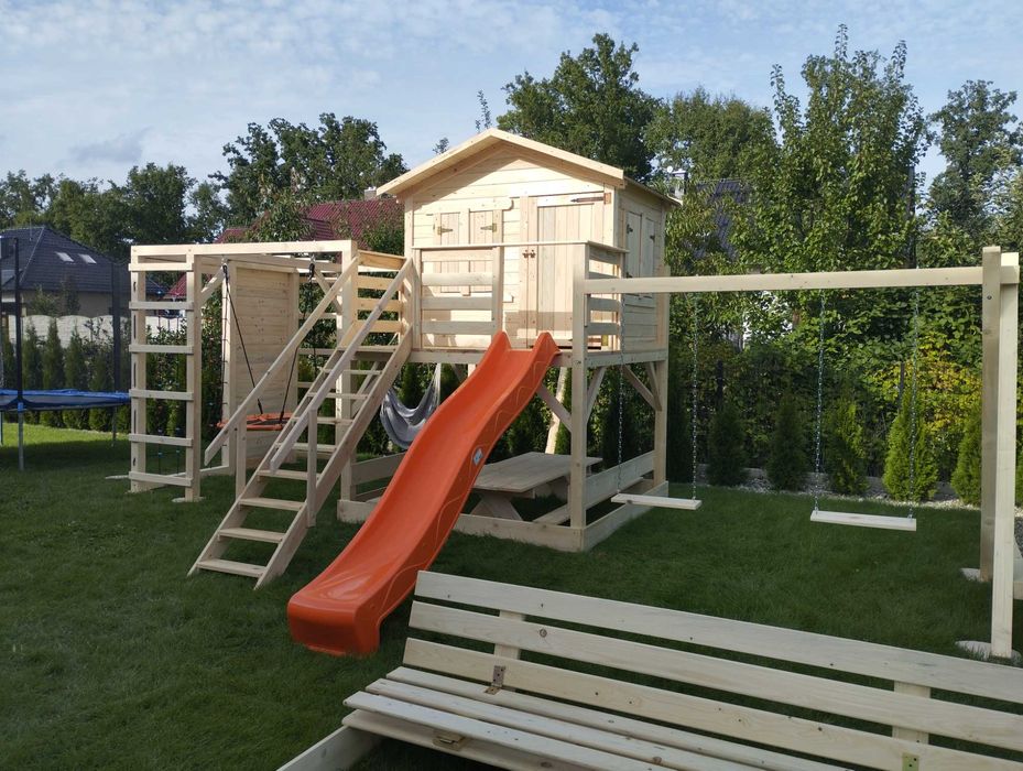 Plac zabaw , huśtawka, domek dla dzieci