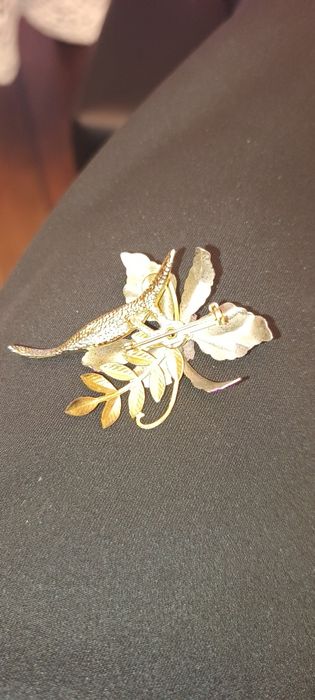 Broszka z czasów PRL-u