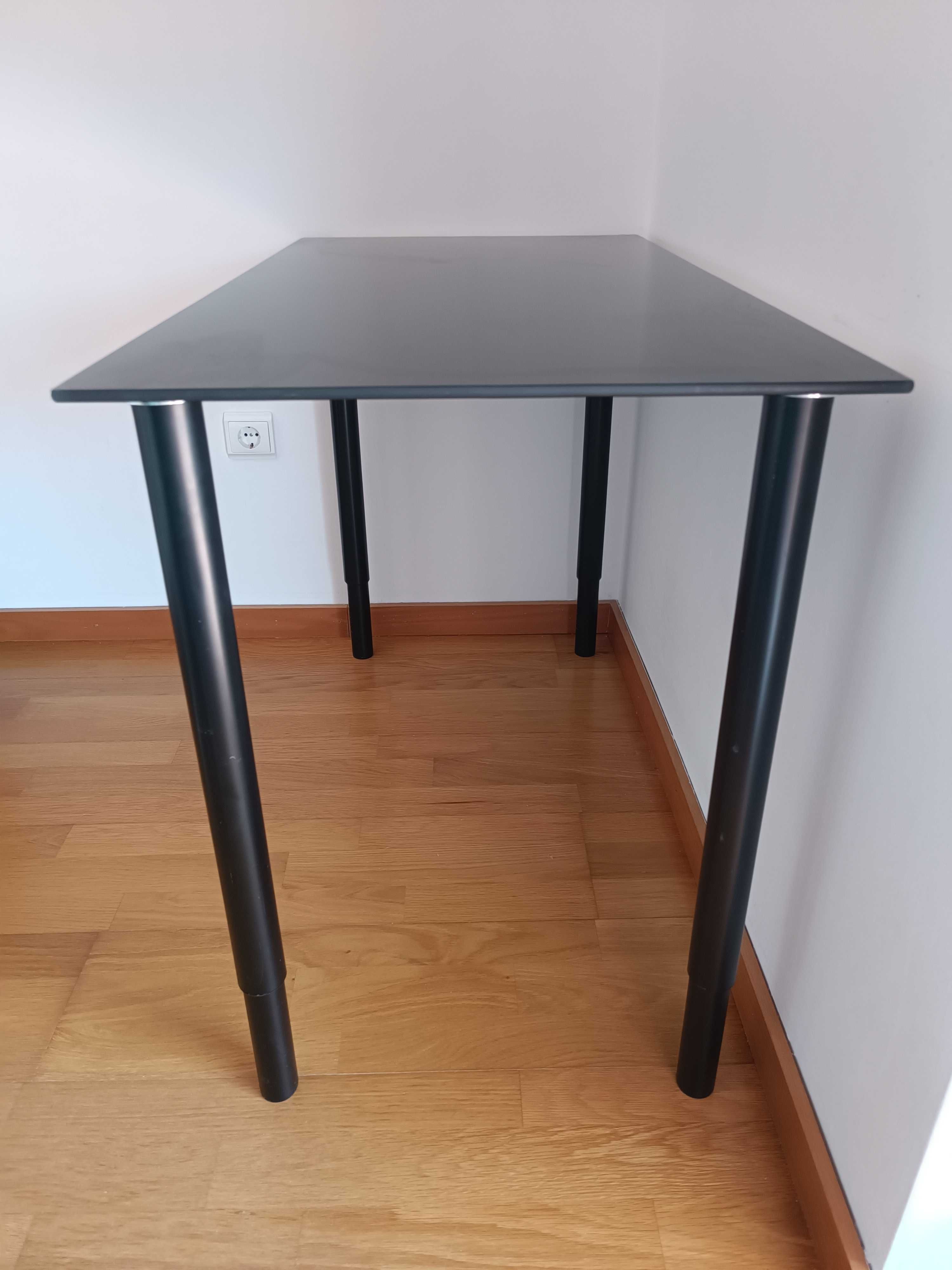 Mesa/secretária IKEA, modelo Glasholm