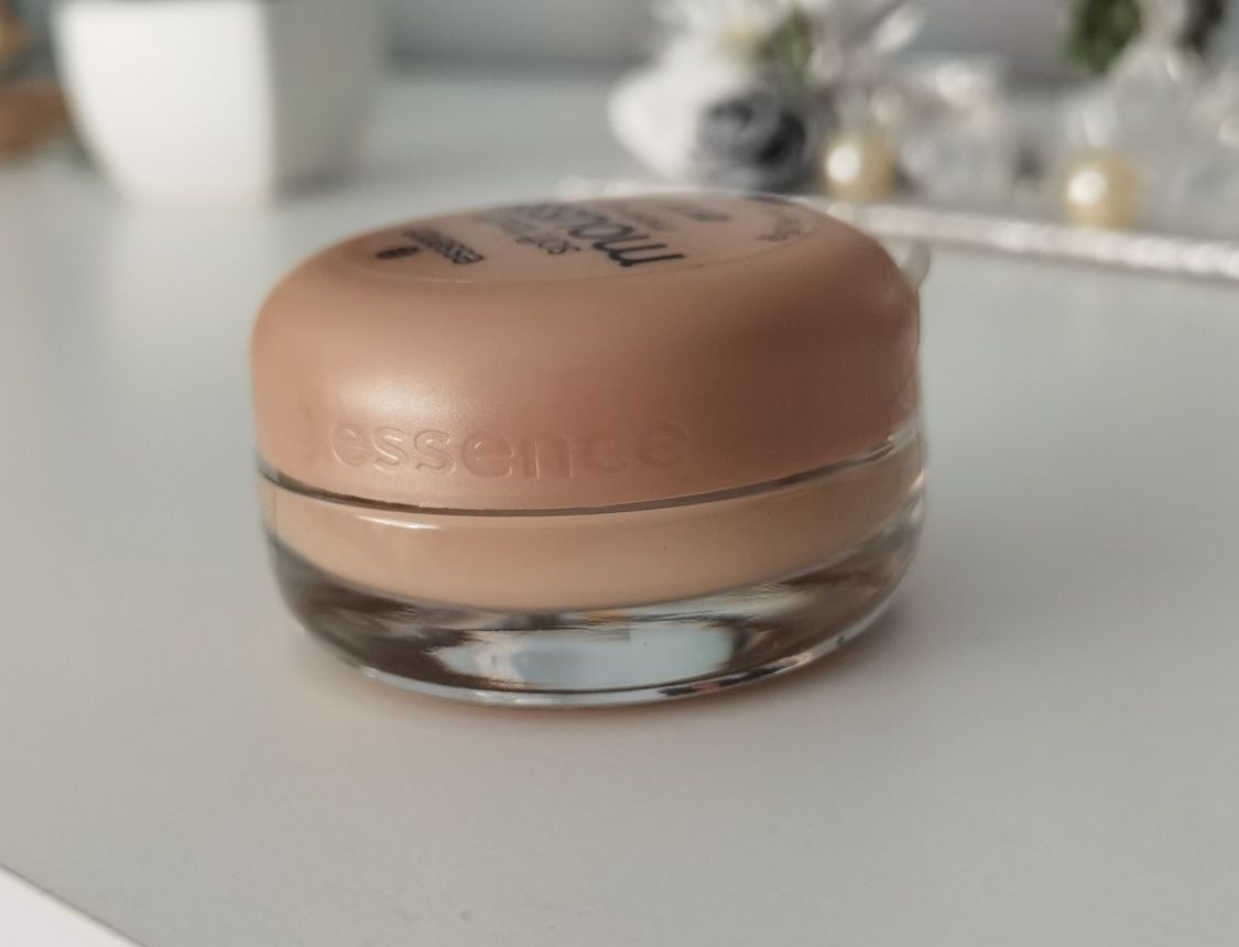 Matujący podkład w musie Essence Soft Touch Mousse Make-Up - 01