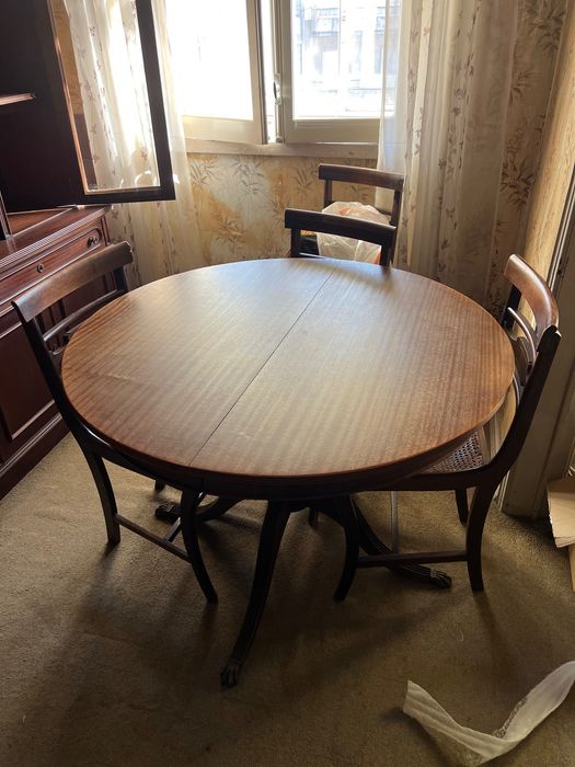 Mesa de jantar e 4 cadeiras