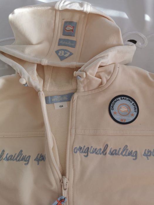 Nowa bluza z kapturem firmy WÓJCIK rozm.104