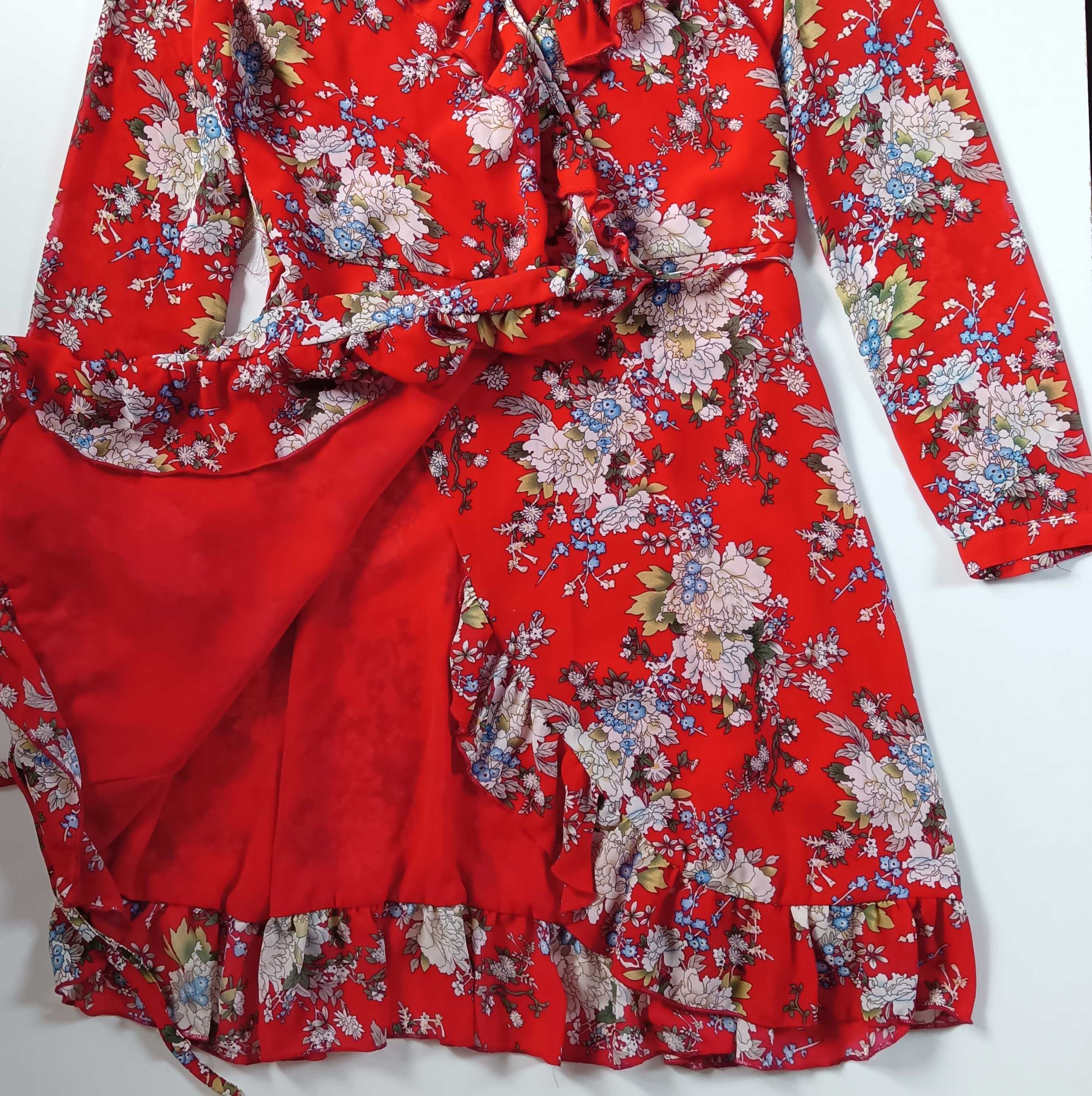 Czerwona, zakładana sukienka z falbankami 36/S Wyldr