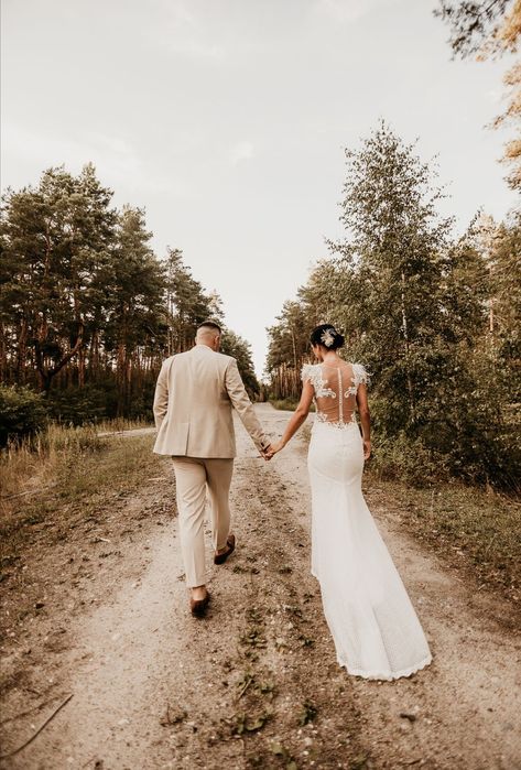 Suknia ślubna syrenka/rybka z piórami, tren r.34-36