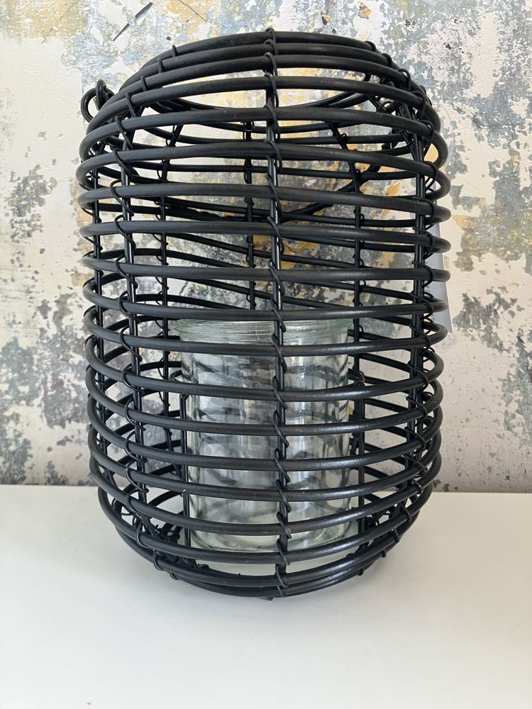 Lampion okragly czarny metal z raczka wys.21 cm