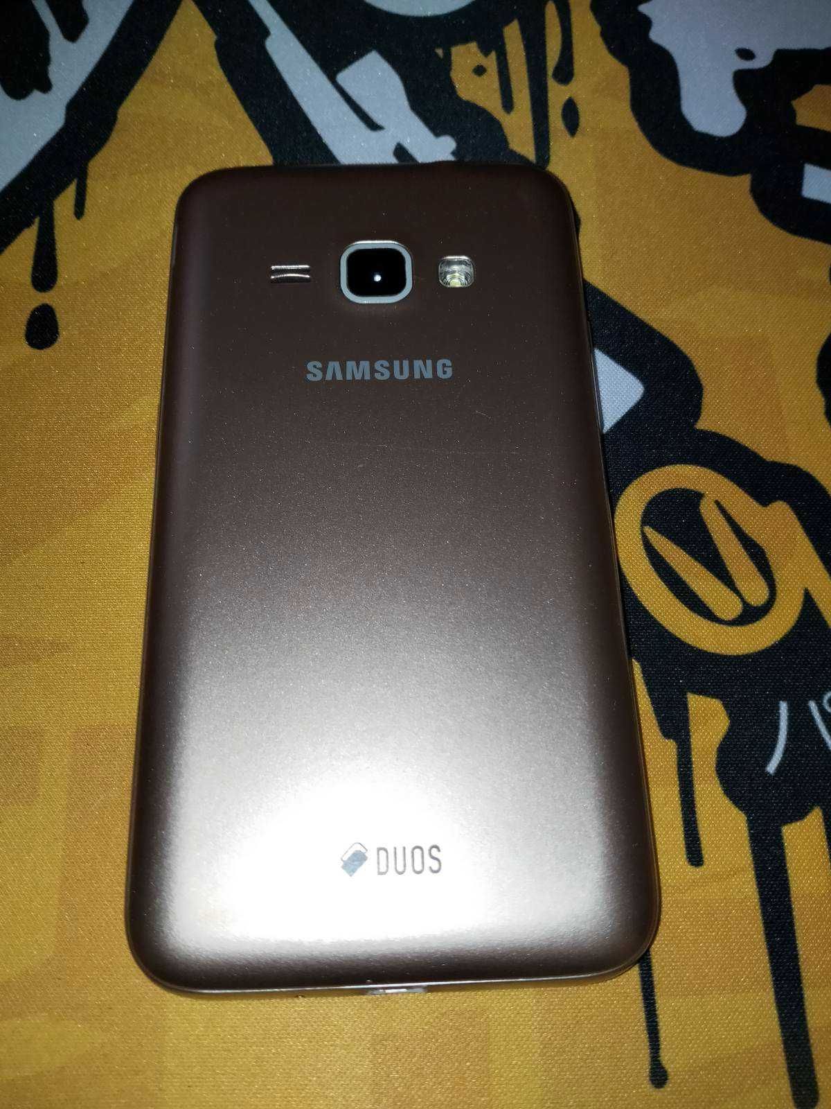 Samsung j1 золотого кольору