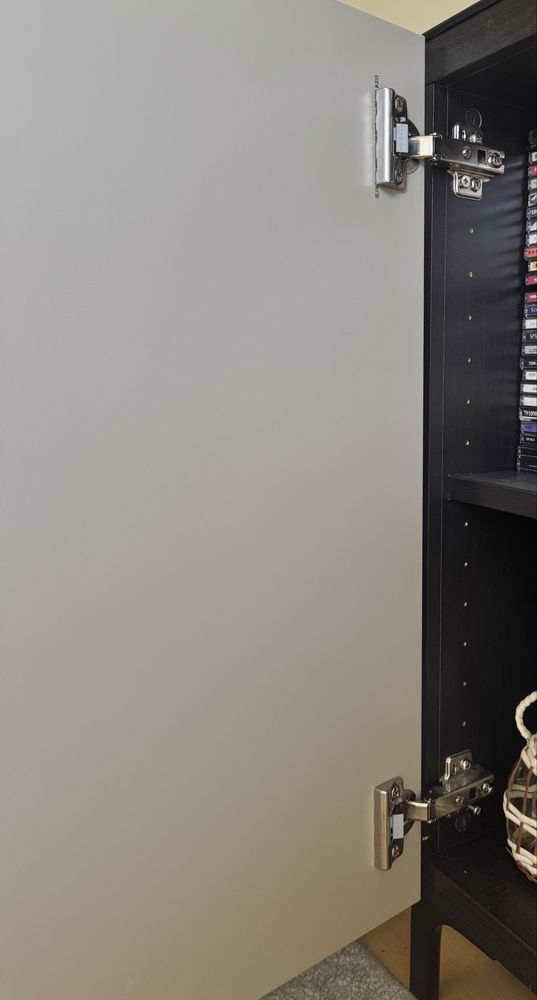 Móvel IKEA wengue e portas bege