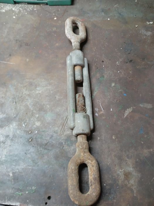 Śruba rzymska solidna