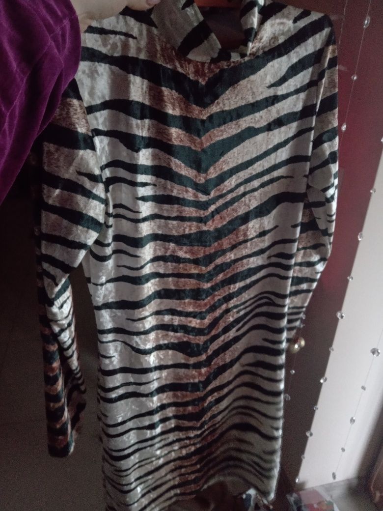 Sukienka welurowa zebra beżowo czarna