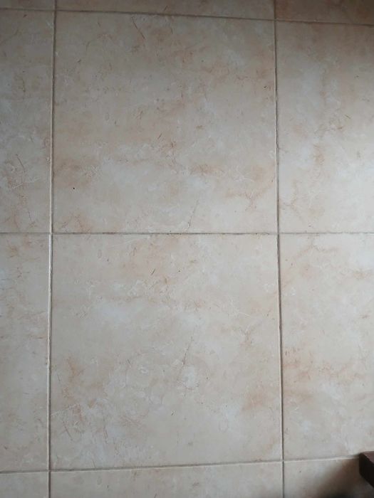 Azulejos grandes preto..