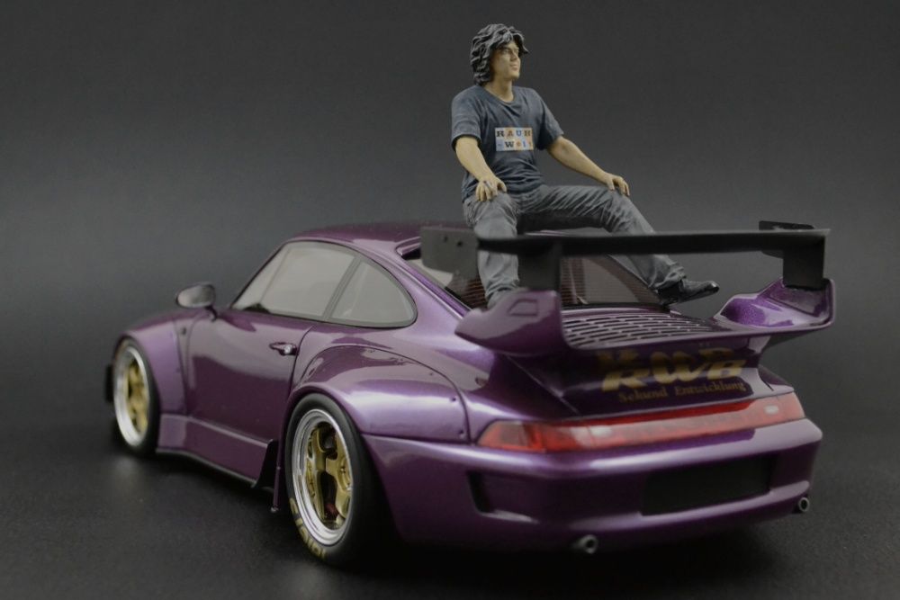 Akira Nakai-San siedzący Figurka 1:18 GT-Spirit Porsche RWB