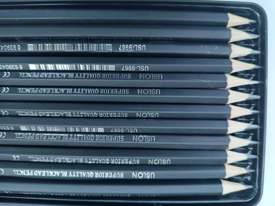 Набор високоякісних графіческих карандашей олівці в метал пенале 12 шт