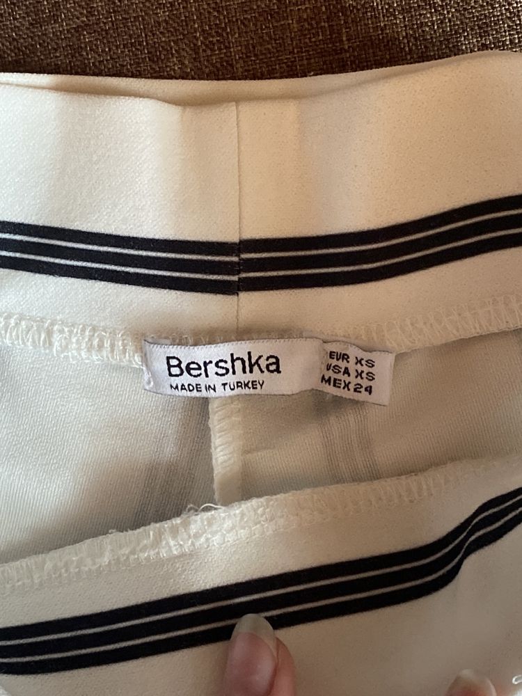 Штани укорочені,Bershka