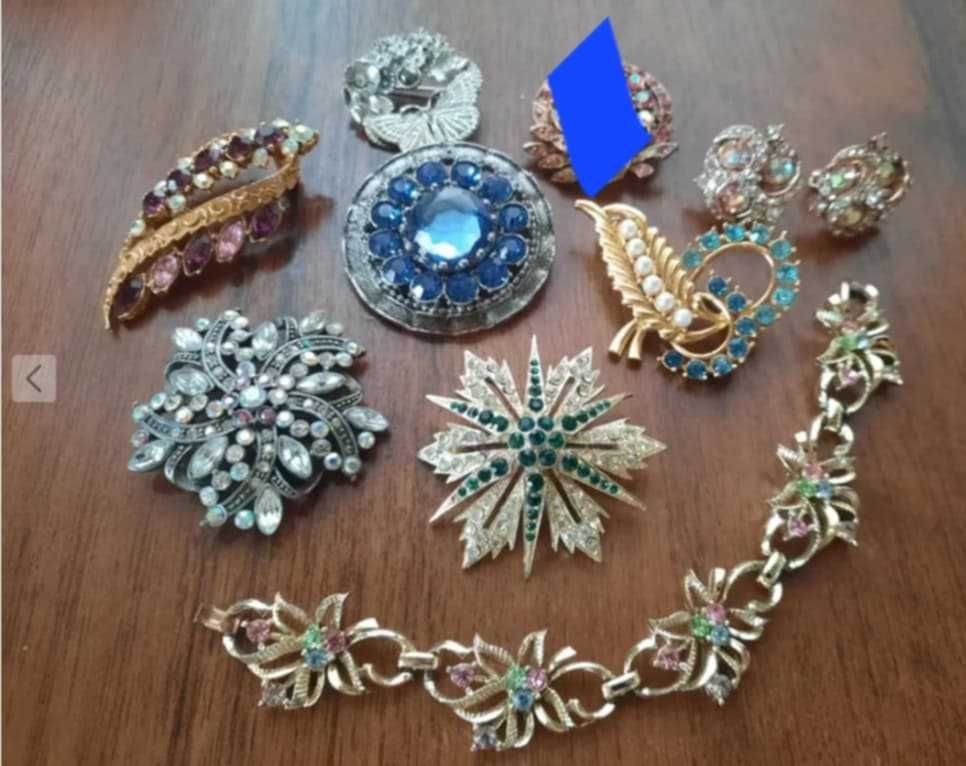 Вінтажна брошка з камінням