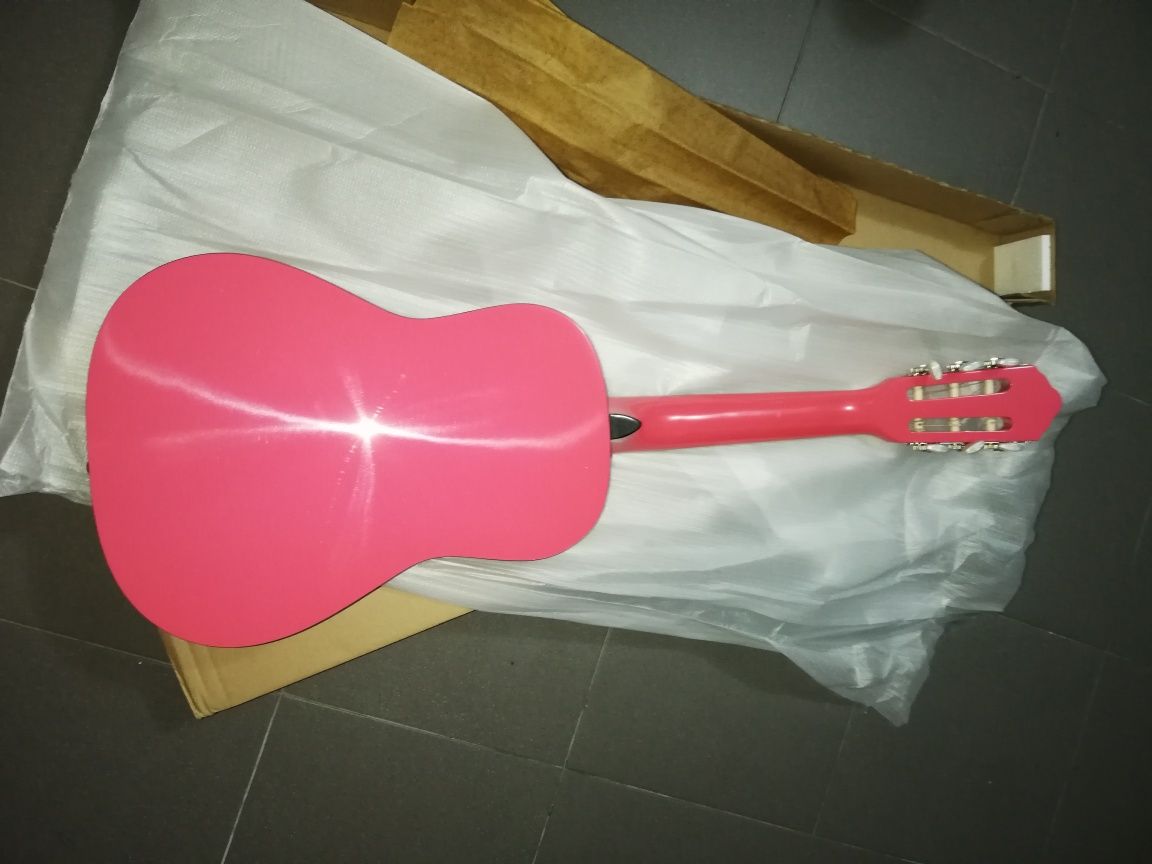 Guitarra clássica 1/2 rosa e kit para crianças