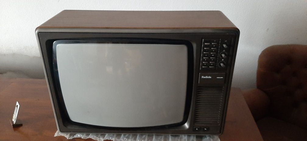 Televisor antigo RADIOLA