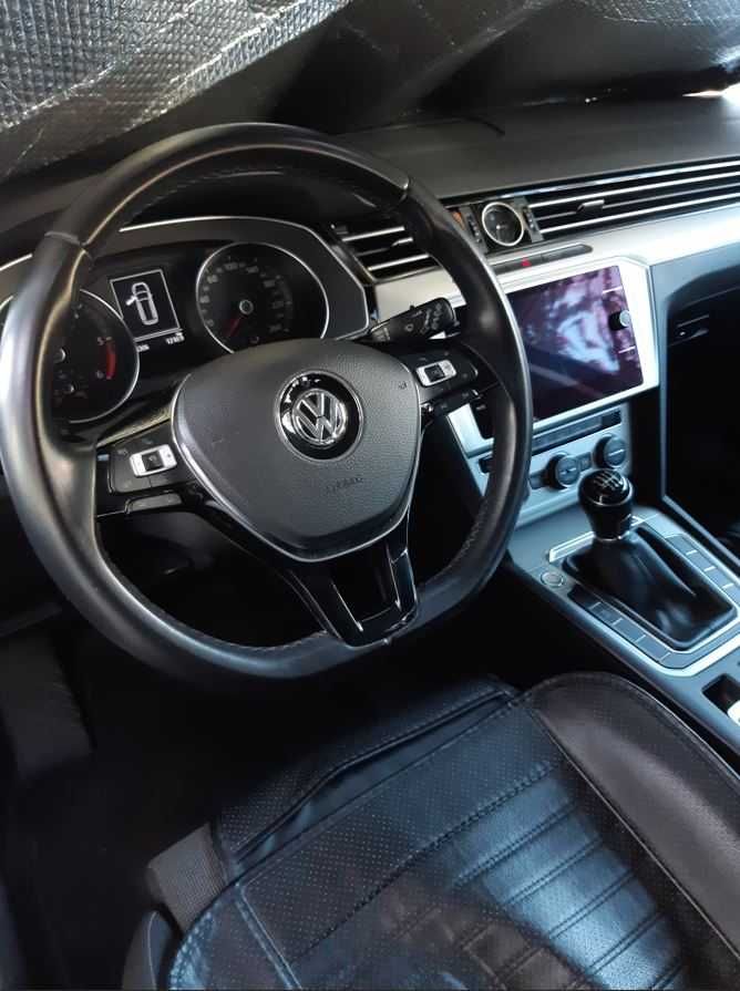 VW Passat Variant 12-2017 c/poucos km (nacional)