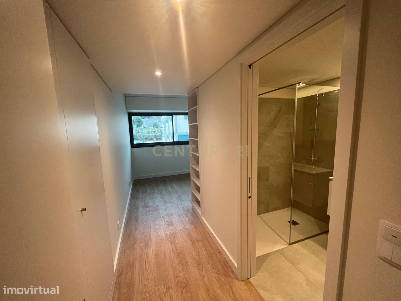 Ótimo T4 no Empreendimento VALRIO, com 189m2,  5WCs e dois parqueament