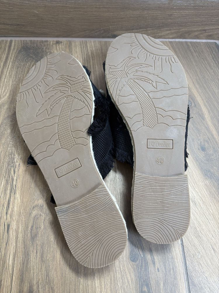 Czarne klapki boho 40 deezee nie używane bali czarne beżowe