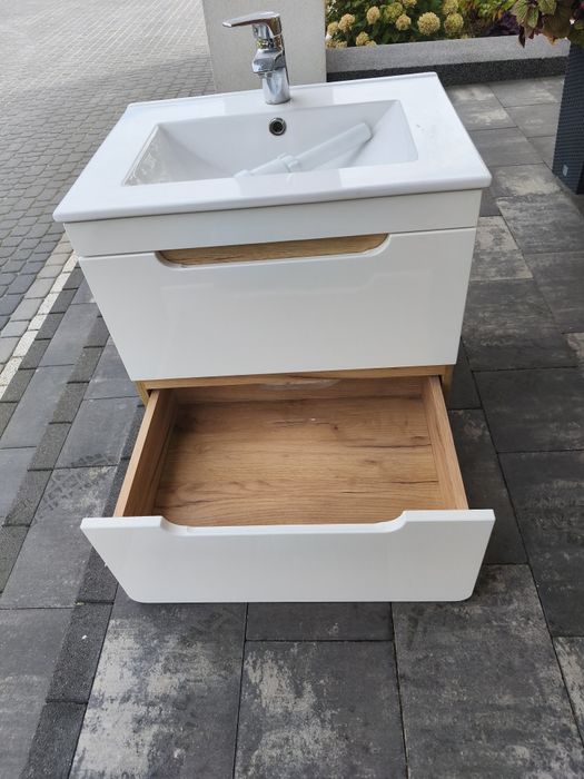 Szafka łazienkowa wisząca