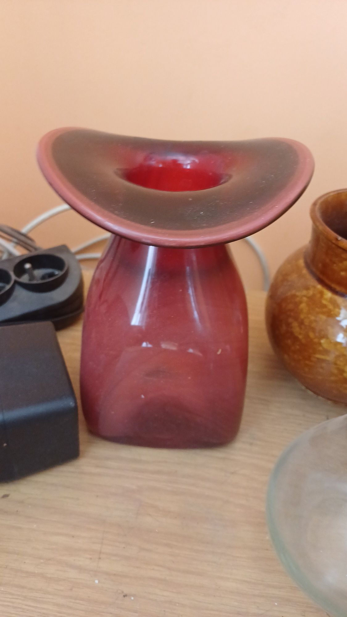 Szklany wazon czerwony Napoleon Huta Tarnowiec