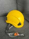 Kask roboczy z mocowaniem