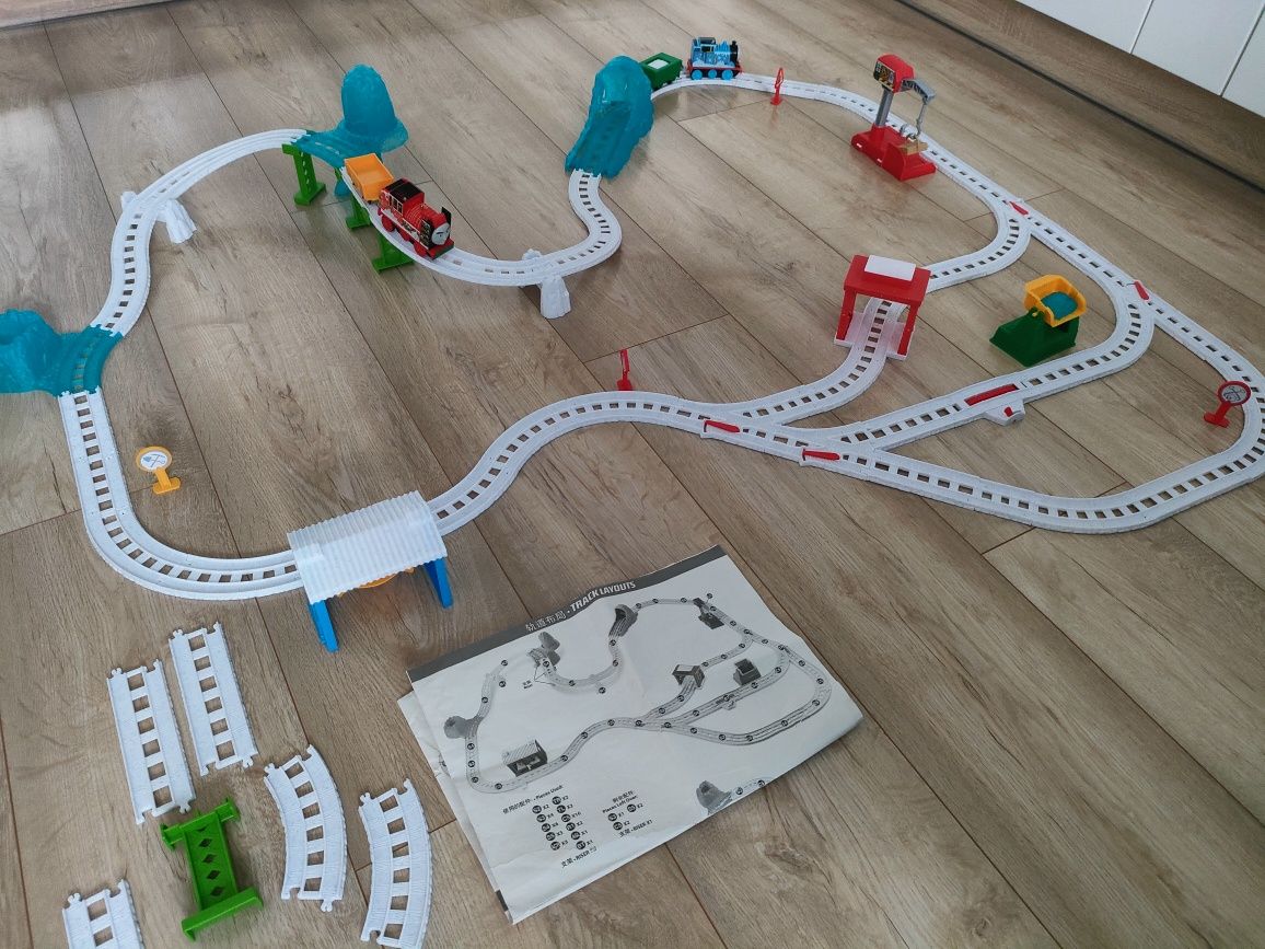 Kolejka Tomek i Przyjaciele - dwa pociągi, most, tunel