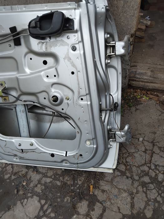 Левая пассажирская дверь серебро ланос сенс деу Daewoo Lanos U92