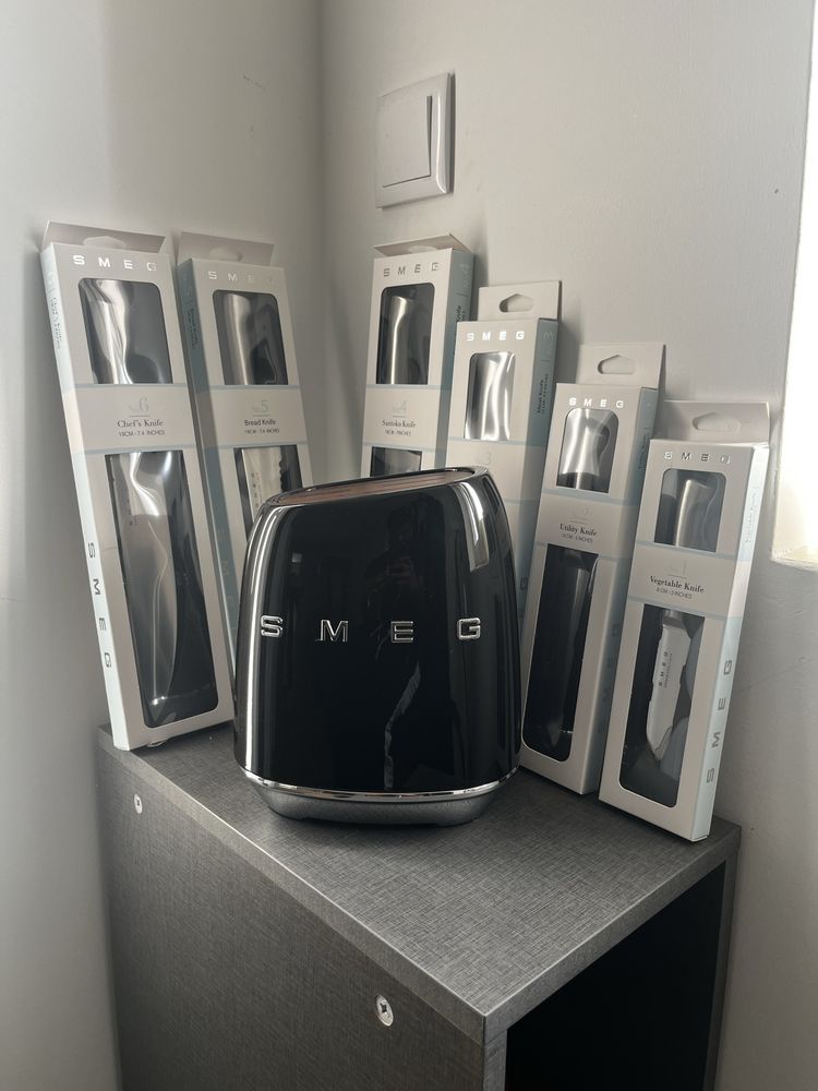 Faqueiro Smeg Preto – Completo e disponível para entrega imediata