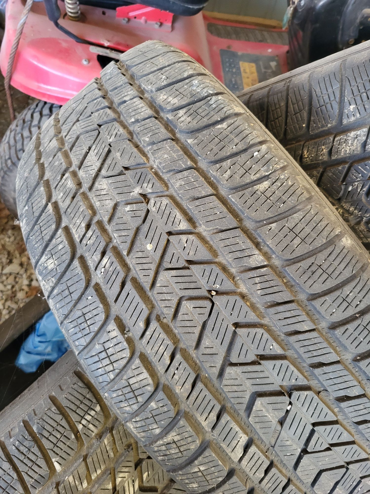Opony zimowe 285/45/21