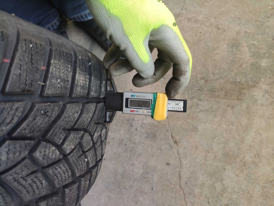 opony zimowe - 4szt. - 215/55R17 98V Goodyear Ultra Grip Performance