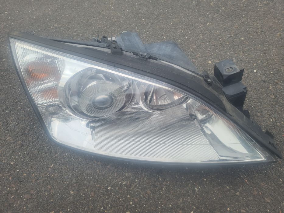 Lampa przód przednia prawa Ford Mondeo MK3 Xenon