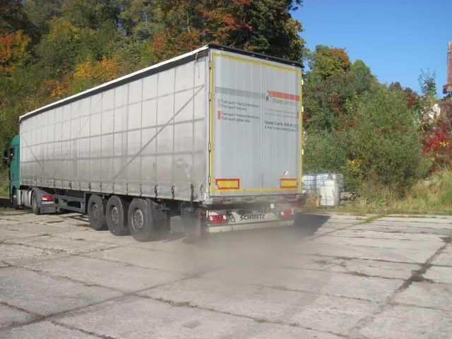 Schmitz Cargobull Firanka