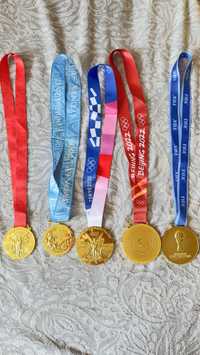 Kopie czterech medali olimpijskich plus mistrzostwa świata