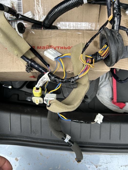 Проводка водійської двері під Bose з датчиком удару