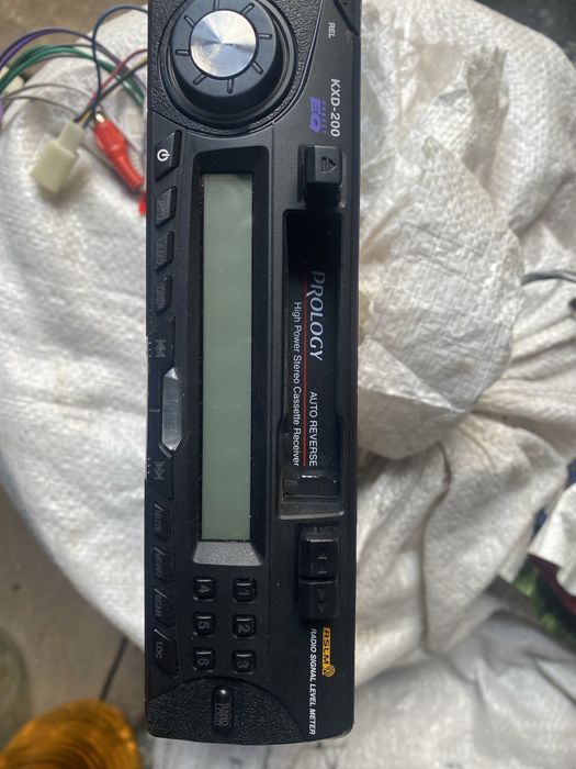 Автомагнітола все працює,в гарному стані,