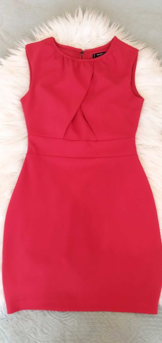 Маленька червона сукня, MANGO