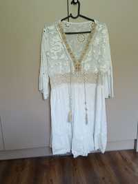 Sukienka biała z dodatkami