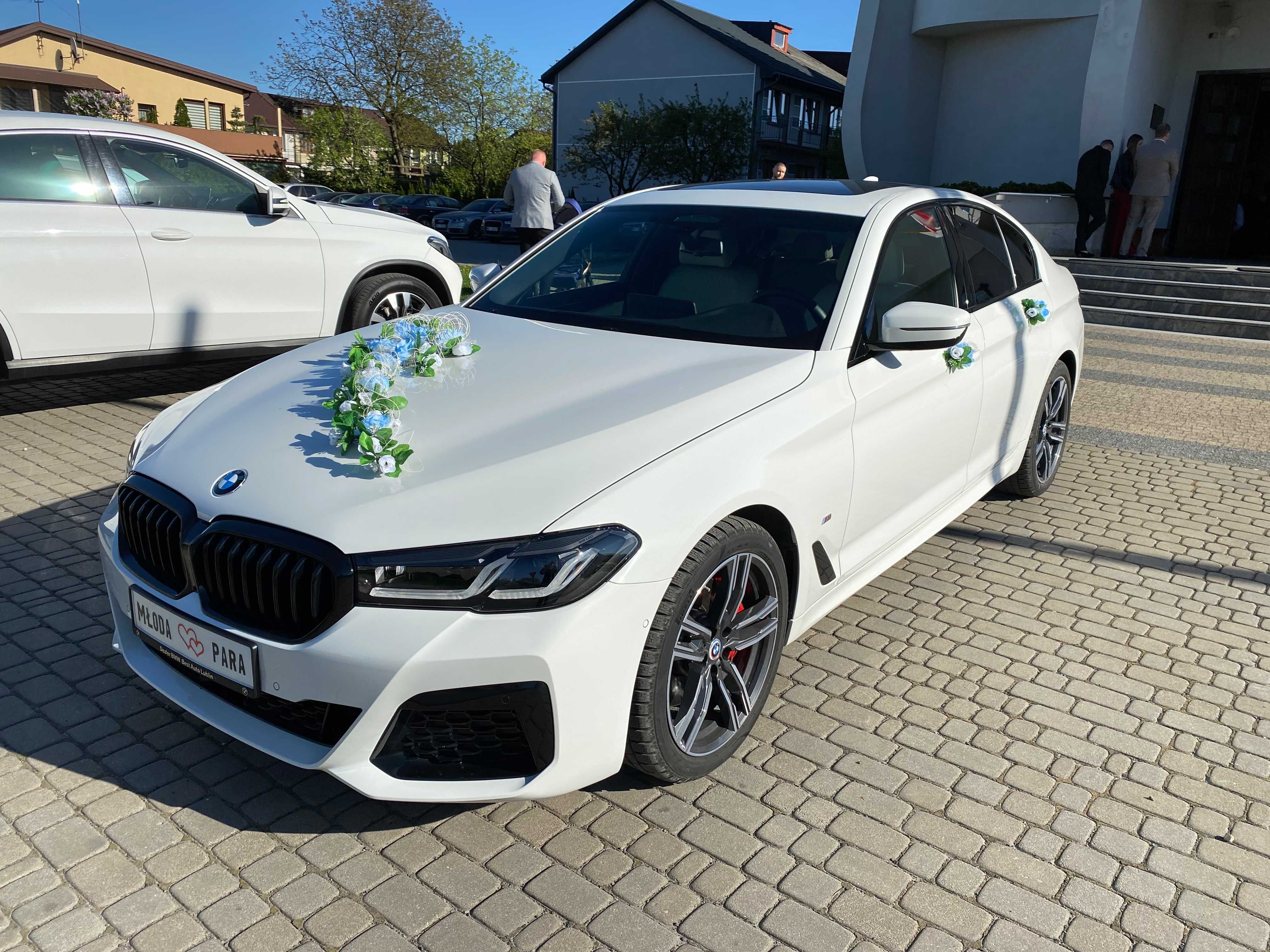 Auto do ślubu BMW 5 G30 2023r FOTOBUDKA 360 napis LOVE led na ściankę