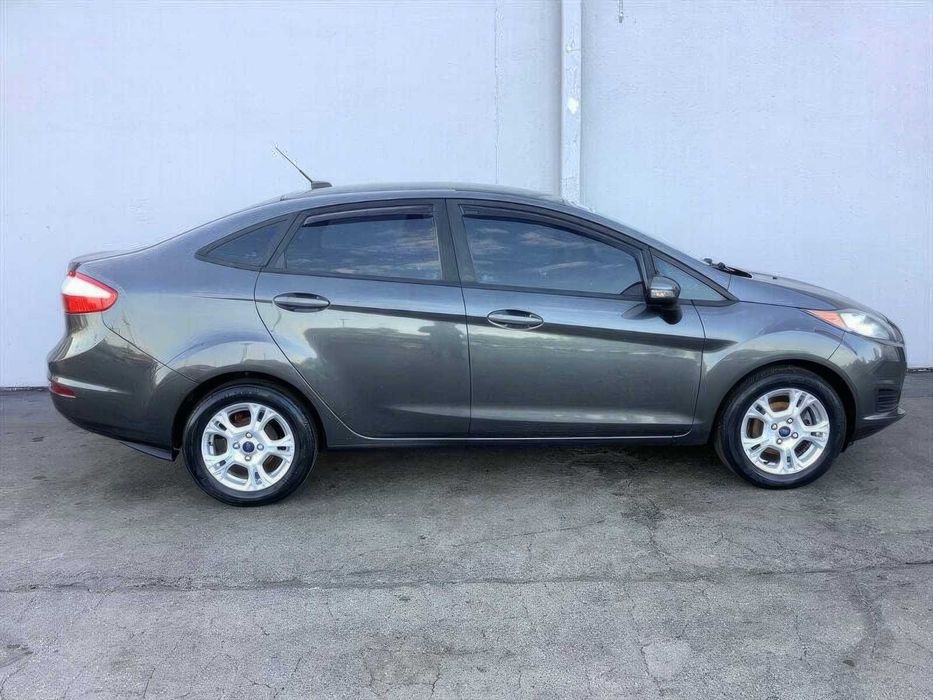 Ford Fiesta SE      2016