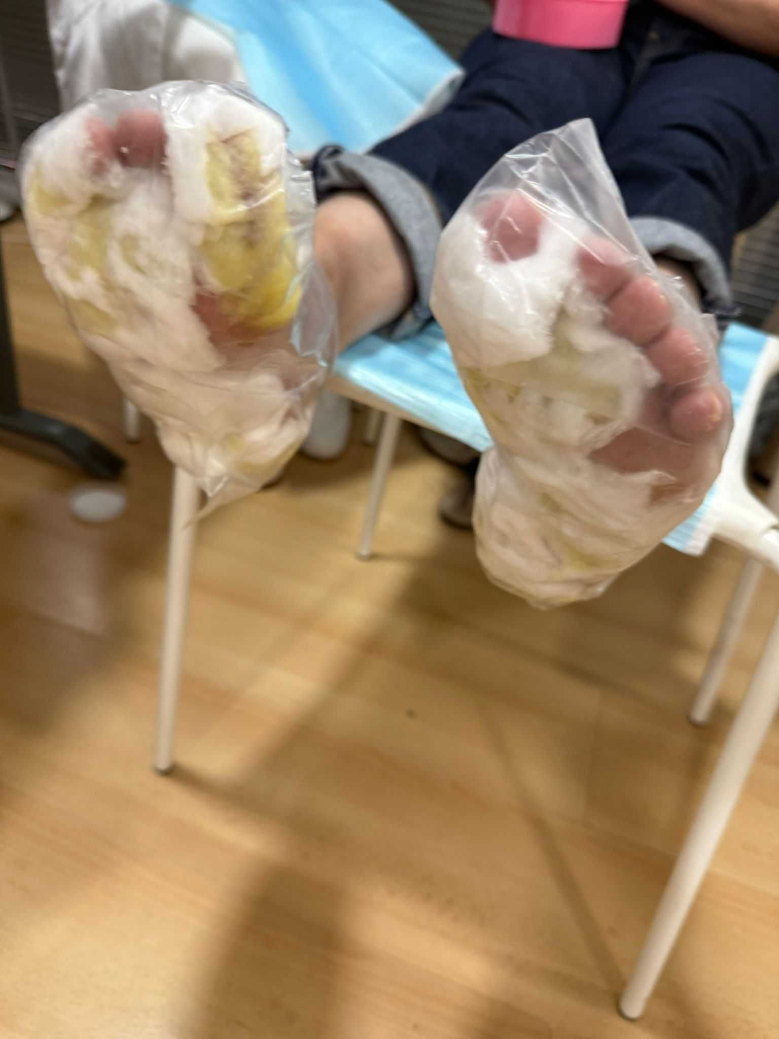 Serviço de estética de mãos, pés e  unhas ao domicílio.
